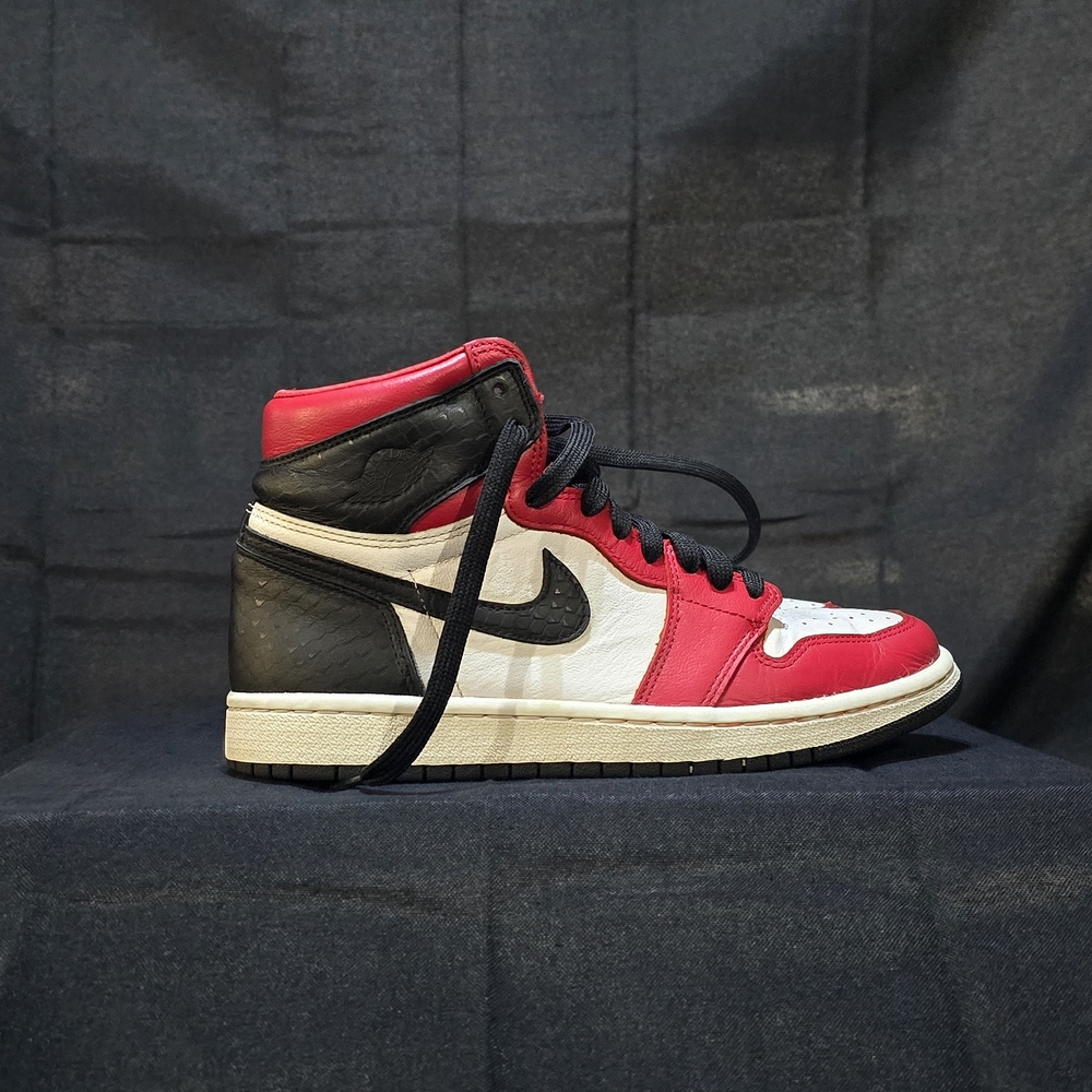 Jordan 1 Retro High Sain Snake Chicago (Women's Size 6.5) - Picture 3 of 11